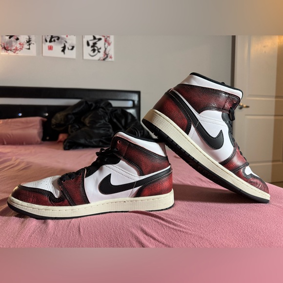 Nike Air Jordan 1 Mid SE - Picture 1 of 4